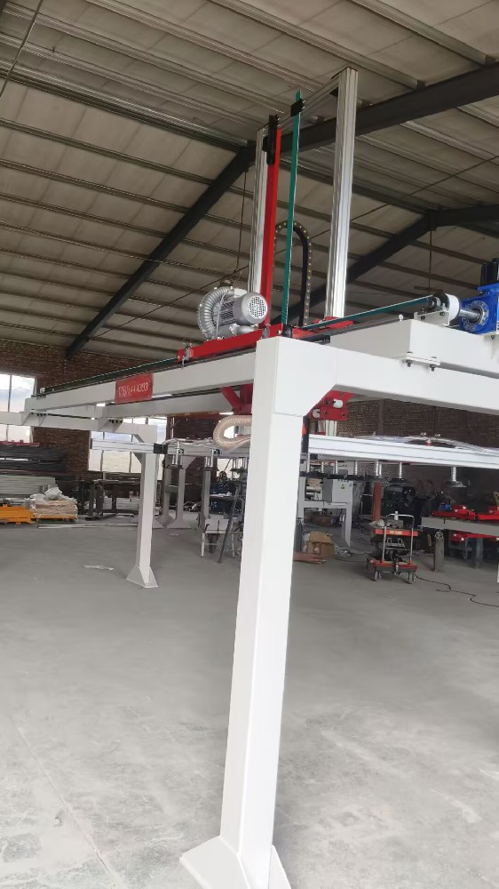 覆盖多规格木板自动码垛机助力建材行业自动化生产