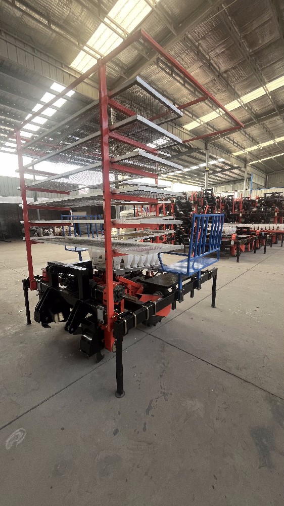 辣椒栽苗机落地北大荒农垦红兴隆分公司 实现种植机械化升级